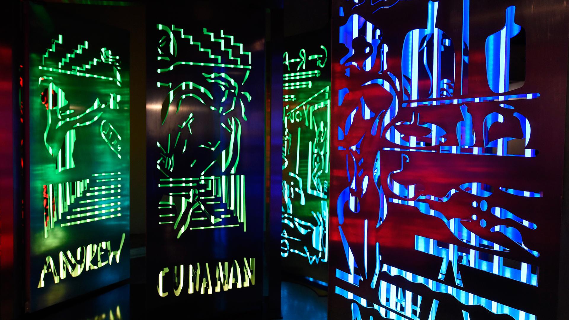 Neon-Kunstwerke von der Villa Design Group in der Mathew Gallery, ausgestellt während der Art Basel Miami Beach 2015 in Florida.
