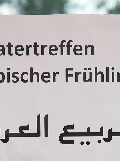 Ein Schild weist am 19.05.2012 in Hannover den Weg zum Festival in der Theaterwerkstatt.