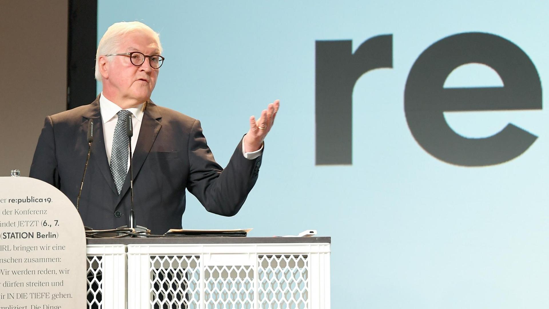 Bundespräsident Frank-Walter Steinmeier spricht auf der Internetkonferenz "re:publica".