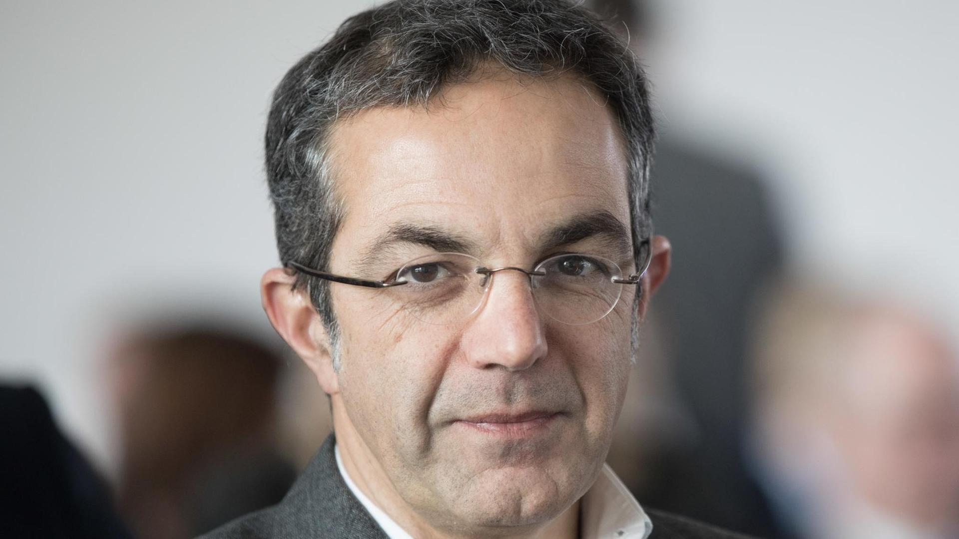 Der Schriftsteller Navid Kermani bei der Verleihung des Bürgerpreises der deutschen Zeitungen am 08.03.2017 in Berlin.