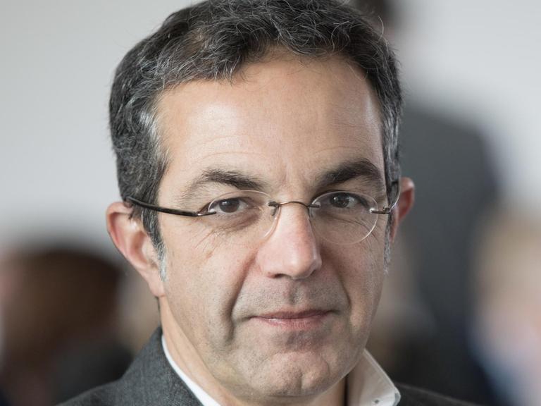 Der Schriftsteller Navid Kermani bei der Verleihung des Bürgerpreises der deutschen Zeitungen am 08.03.2017 in Berlin.