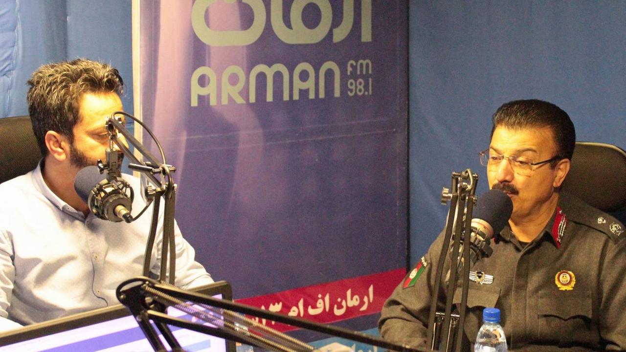 Transparenz, hergestellt von Arman FM: Der Polizeichef setzt sich ins Studio und nimmt live Stellung zu den Beschwerden der Anrufer