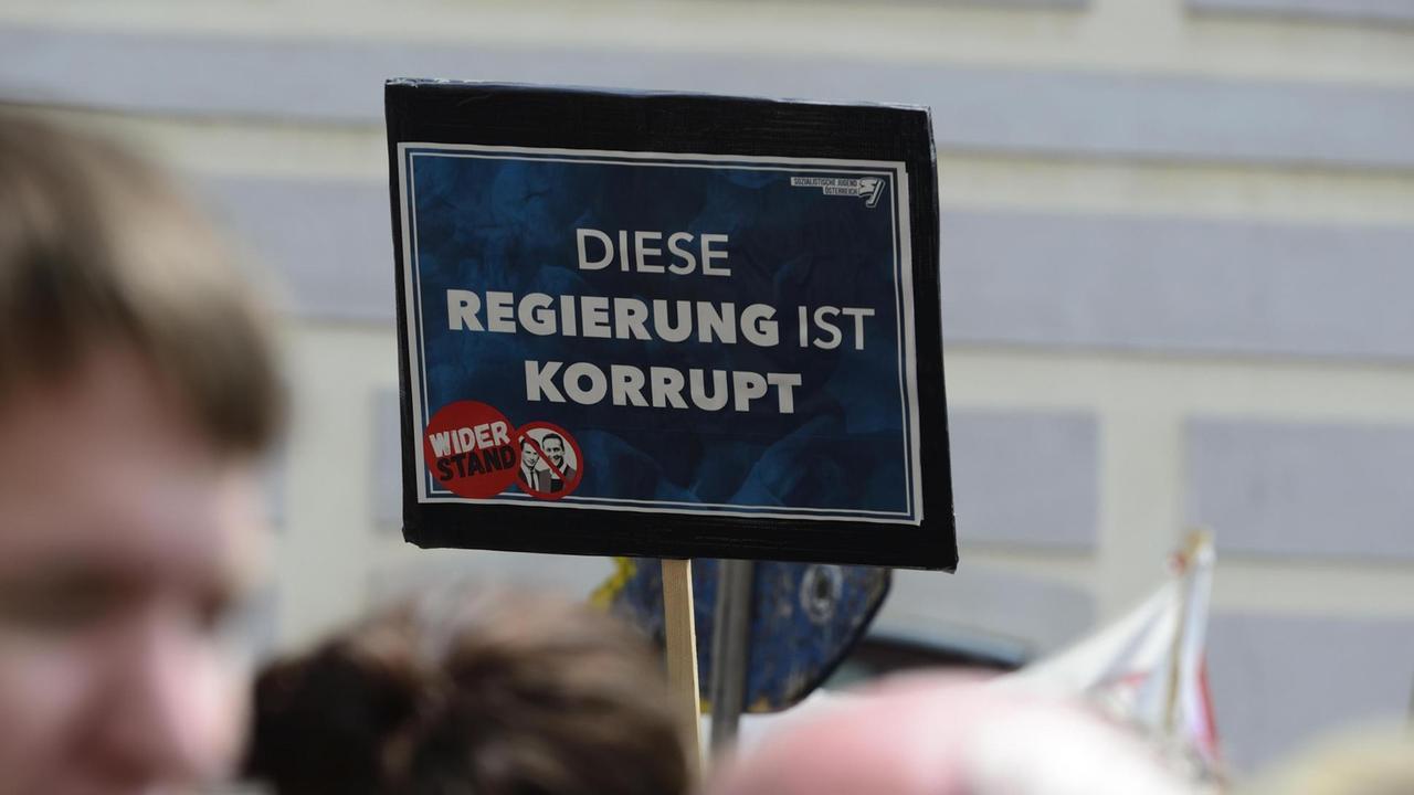 Demonstration vor dem Bundeskanzleramt in Wien|