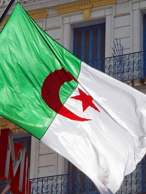 Die algerische Flagge