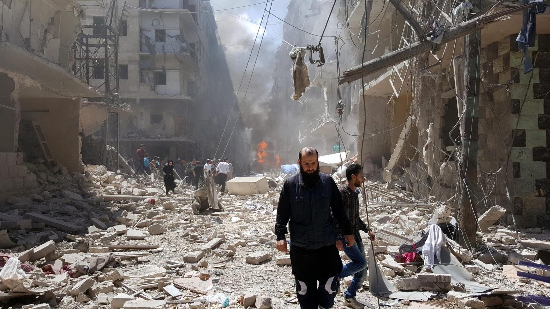 Das Viertel Bustan Al Qasr nach den neuen Luftangriffen auf die syrische Stadt Aleppo
