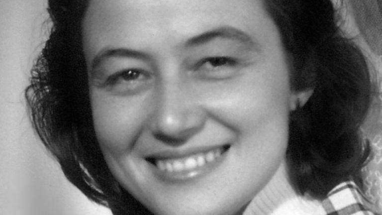 Chiara Lubich als junge Frau auf einer Schwarz-Weiß-Aufnahme