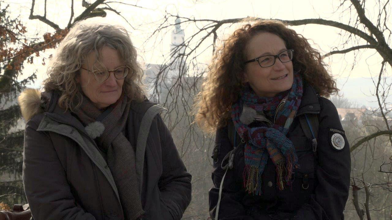 Zwei Schwestern - ehemals Heimkinder im katholischen Kinderheim Donauwörth