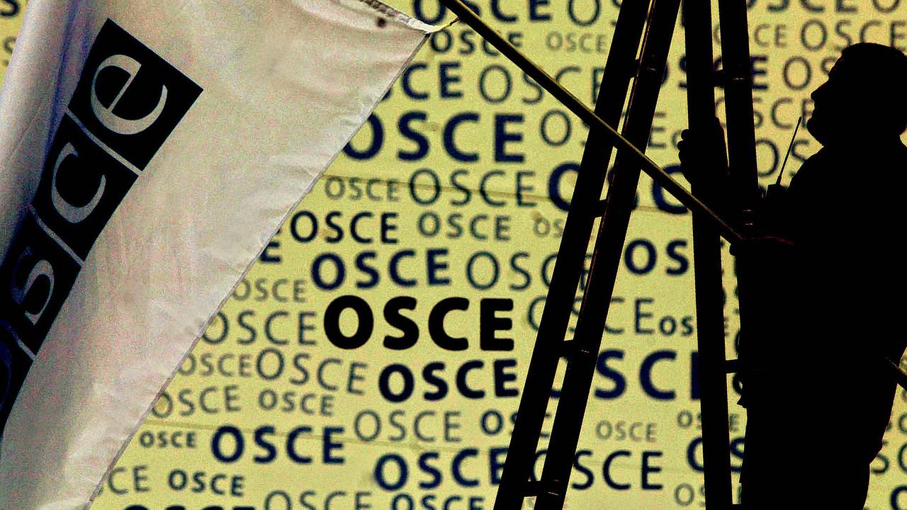 Eine OSZE-Flagge