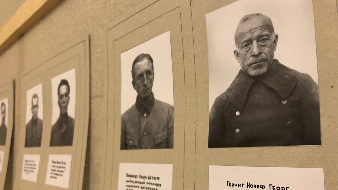 Schwarz-weiß-Fotos aus sowjetischen / russischen Archiven zeigen die 1947 als Kriegsverbrecher verurteilten deutschen Kommandeure 
