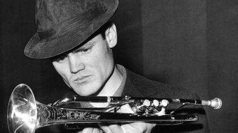 Der amerikanische Jazz-Trompeter Chet Baker im Jahr 1962.