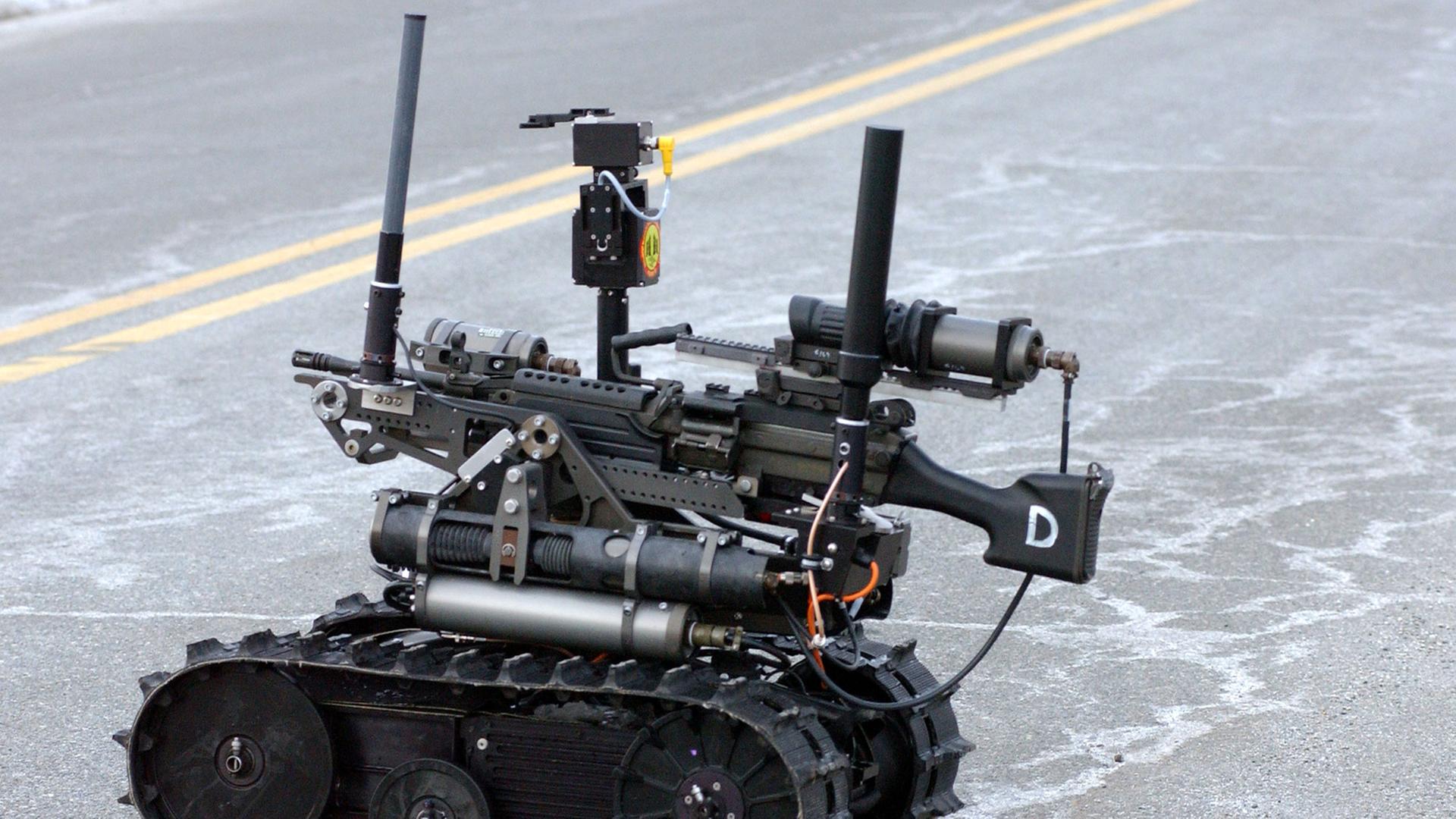 Der Kampfroboter "Talon Sword" der US-amerikanischen Armee wird auf einer Pressekonferenz vorgestellt.