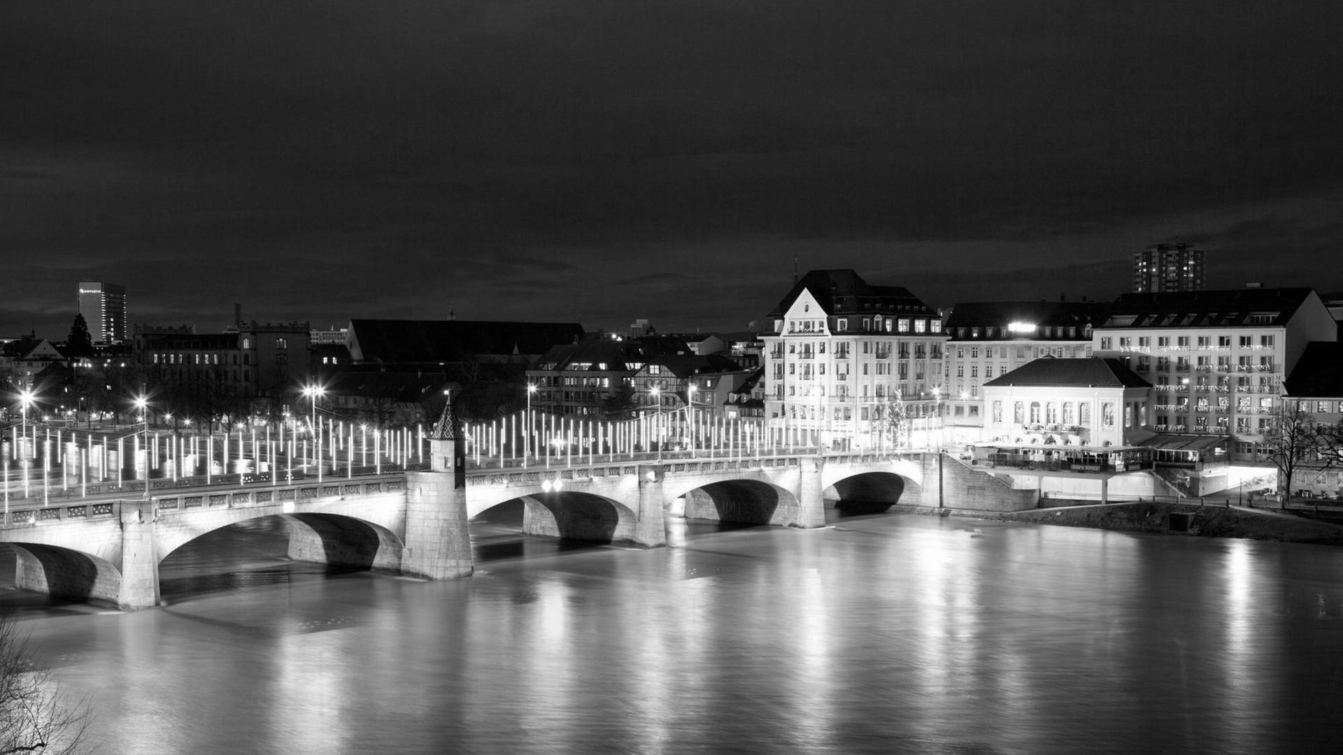Mittlere Brücke über den Rhein, Nachtaufnahme, Basel, Kanton Basel-Stadt, Schweiz, Europa,