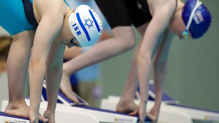 Eine Schwimmerin mit Behinderung aus dem Land Israel in Berlin 2015.