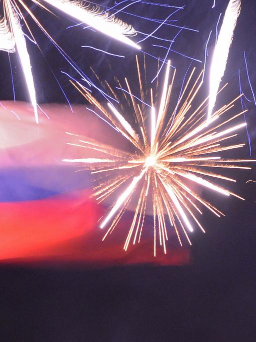Feuerwerk auf der Krim nach Referendum über Anschluss an Russische Föderation.