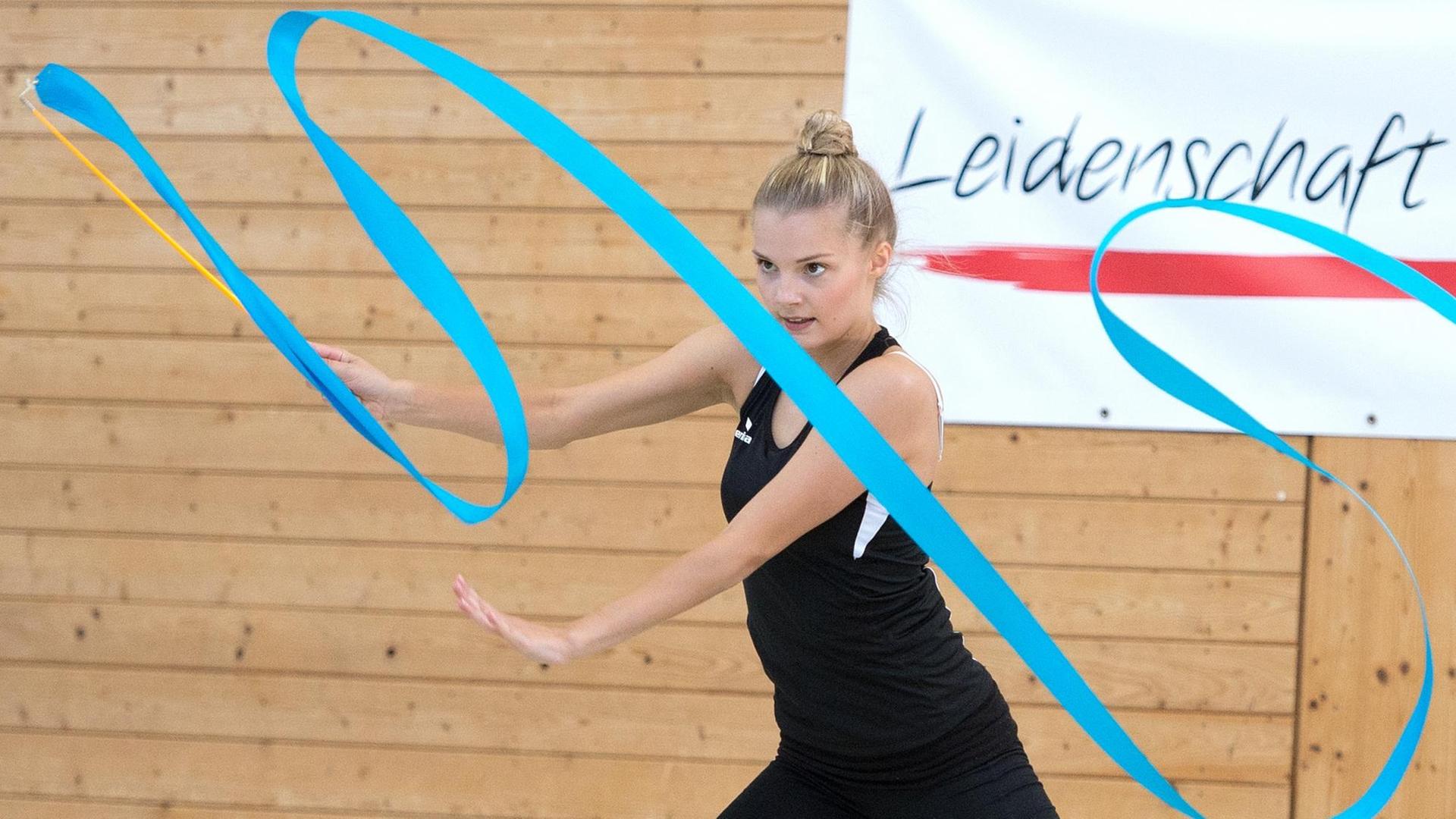Training des deutschen Nationalteams für die Weltmeisterschaften der Rhythmischen Sportgymnastik in Stuttgart.