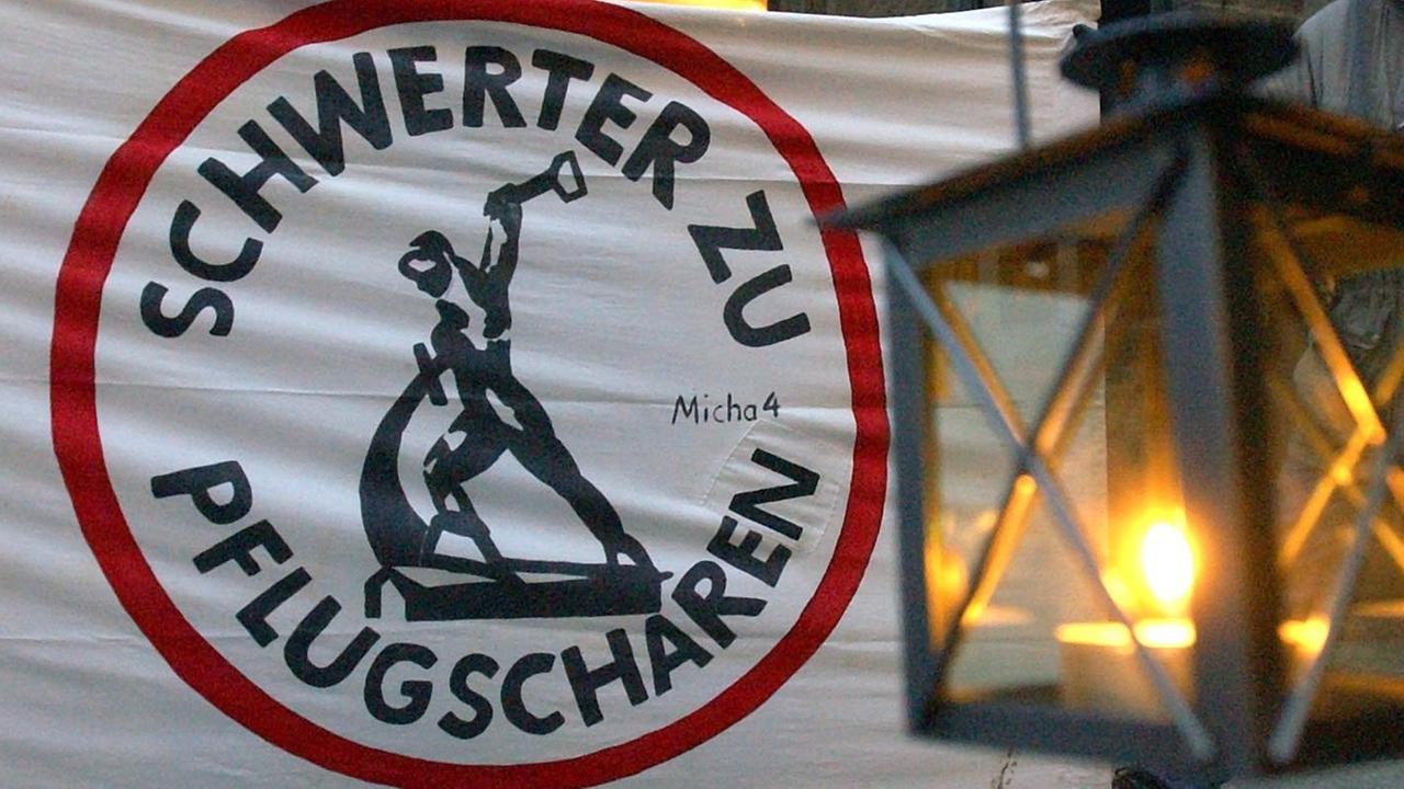 DDR-Geschichte - 40 Jahre "Schwerter zu Pflugscharen" gewürdigt