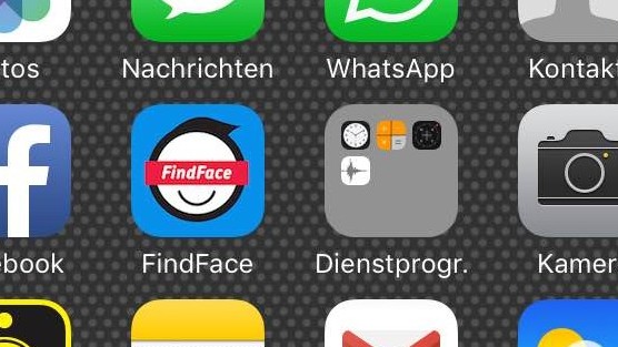 Ein Handydisplay mit mehreren Apps, darunter auch "FindFace"