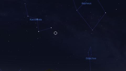 Rho Cassiopeiae leuchtet im Himmels-W am Nordhimmel