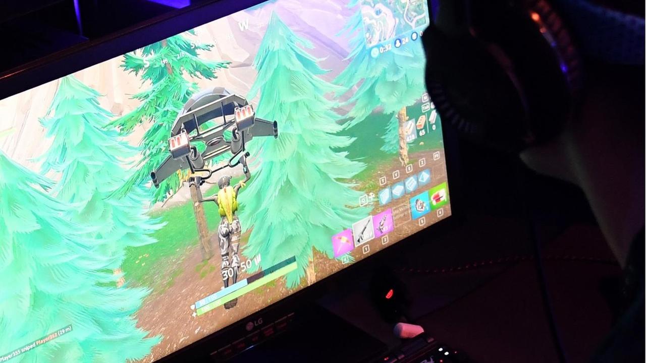 Ein Gamer spielt "Fortnite" Ein Gamer spielt "Fortnite"