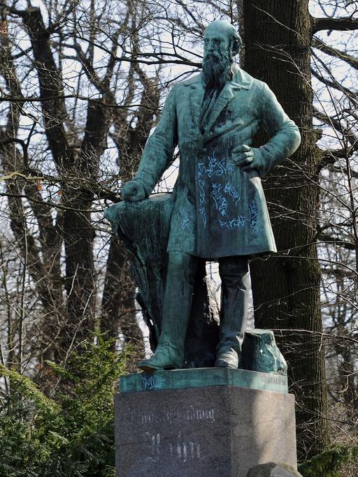 Das Denkmal von Friedrich Ludwig Jahn in der Hasenheide im Berliner Stadtteil Neukölln