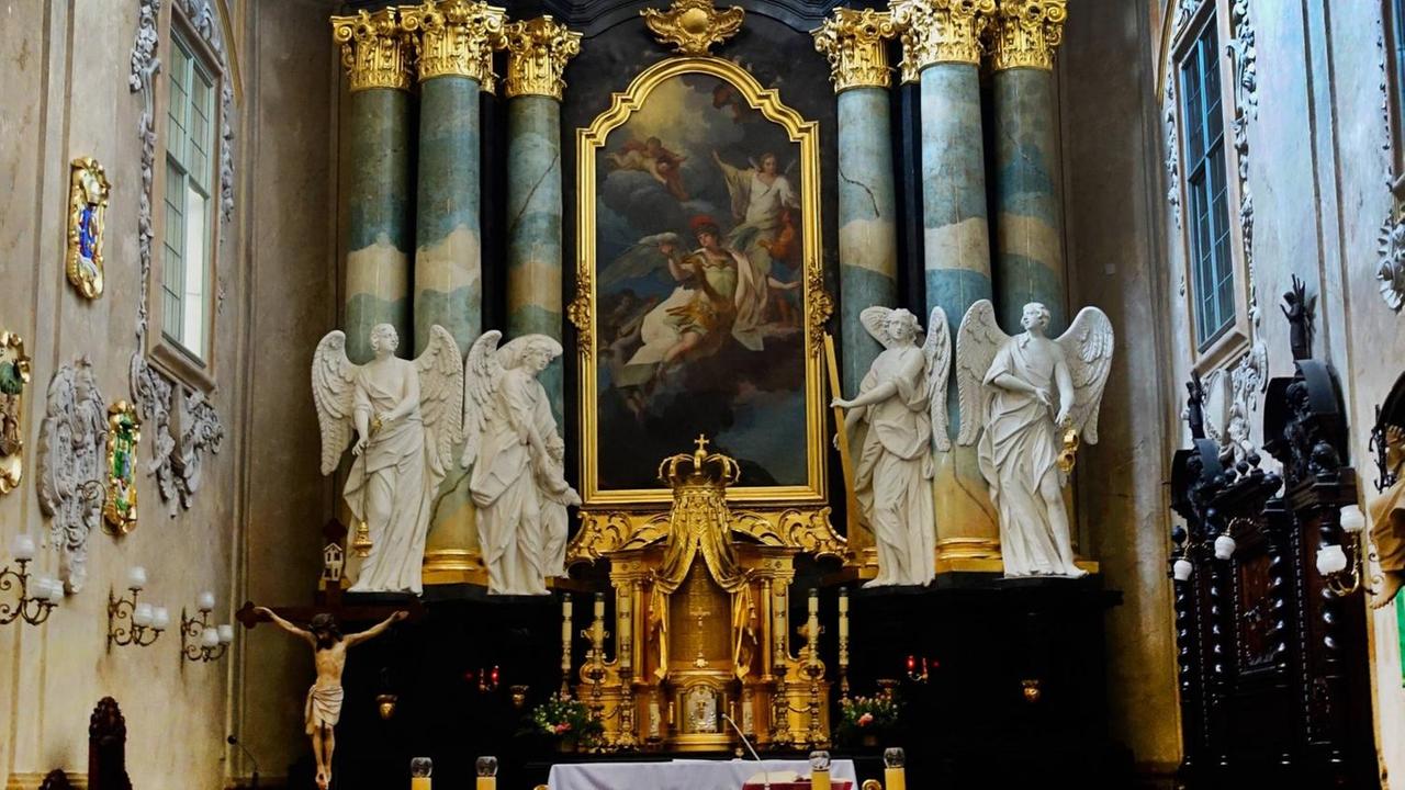 Der Hauptaltar der gotischen St. Katharinenkirche in Kazimierz. Das Gemälde zeigt die mystische Vermahlung der Heiligen Katharina.