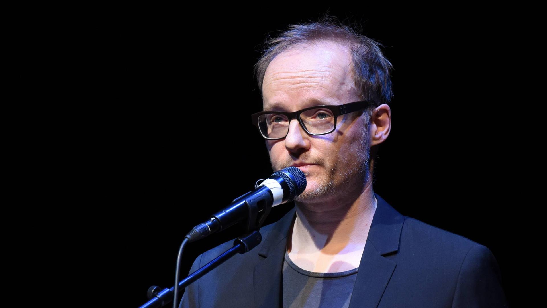 Der Indie-Pop-Musiker und Autor PeterLicht liest am 19.03.2015 im Rahmen des internationalen Literaturfestivals Lit.Cologne in Köln.