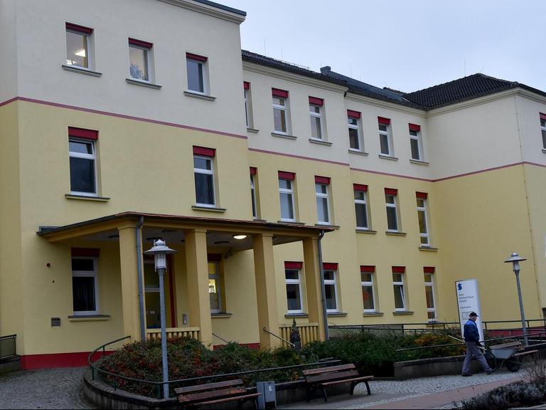 Das Sana Krankenhaus in Templin (Brandenburg), aufgenommen am 04.01.2018. Der Umbau des Krankenhauses wird mit rund 10,1 Millionen Euro aus Fördermitteln des Krankenhausstrukturfonds des Bundes sowie aus Landesmitteln gefördert. Foto: Bernd Settnik/dpa-Zentralbild/ZB | Verwendung weltweit