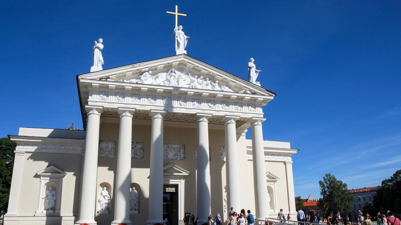 Litauen: Kathedrale in der Vilniusser Altstadt. 