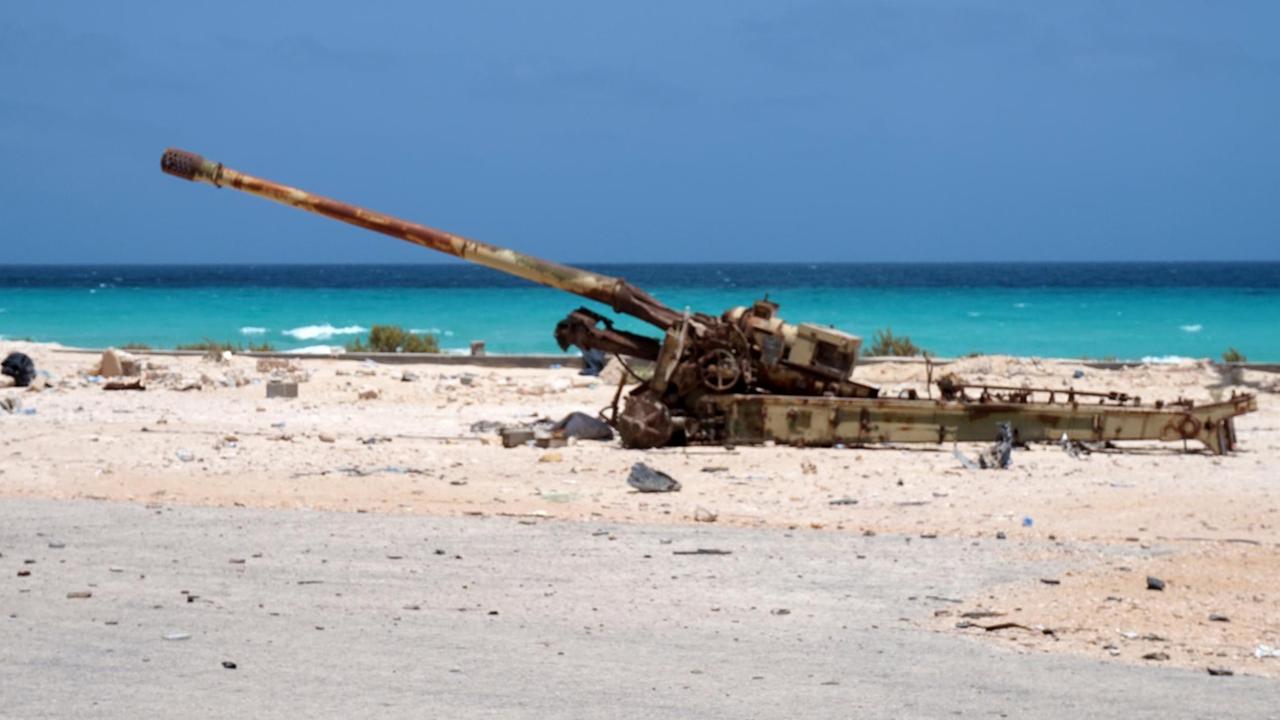 Ein Artilleriegeschütz in der Nähe der libyschen Stadt Sirte