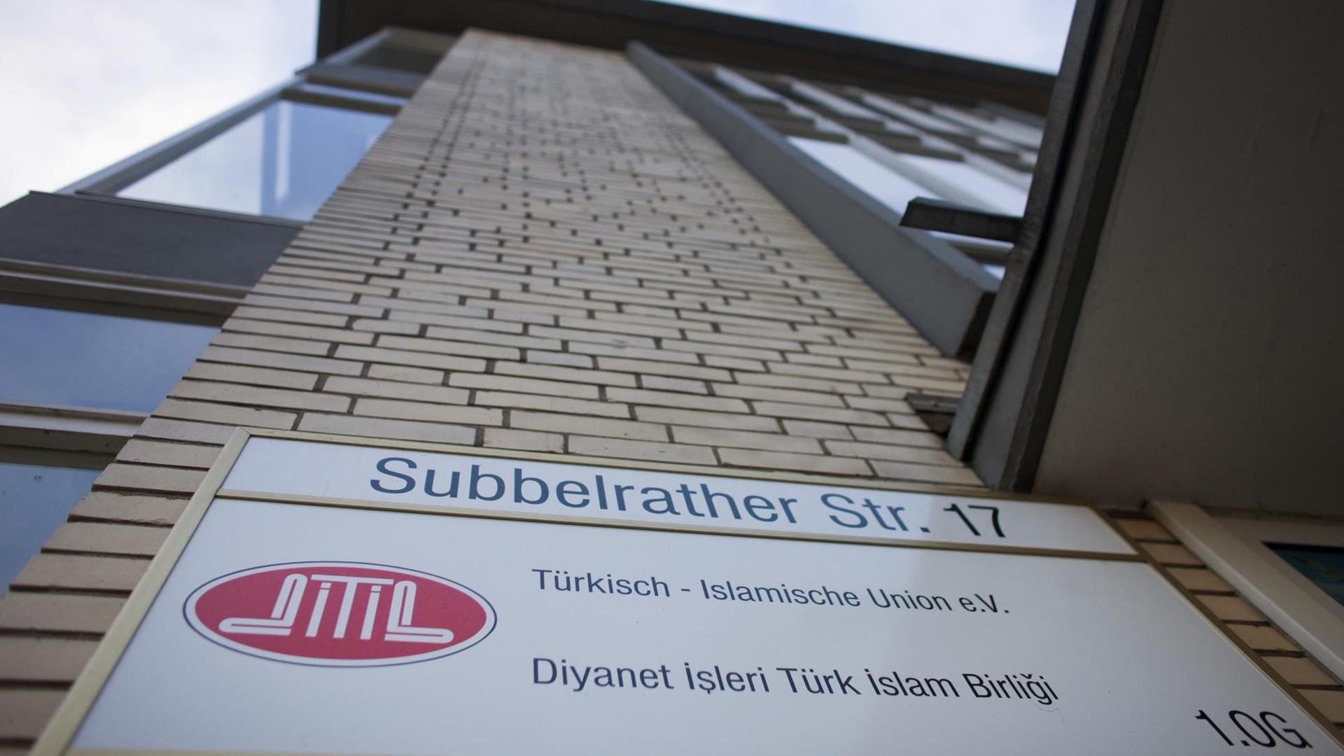 Blick auf die Zentrale der Ditib (Türkisch-Islamische Union der Anstalt für Religion) in Köln