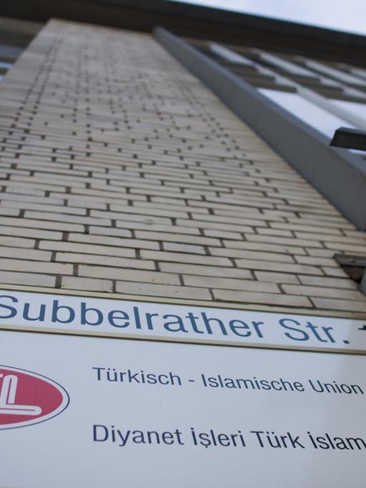 Blick auf die Zentrale der Ditib (Türkisch-Islamische Union der Anstalt für Religion) in Köln