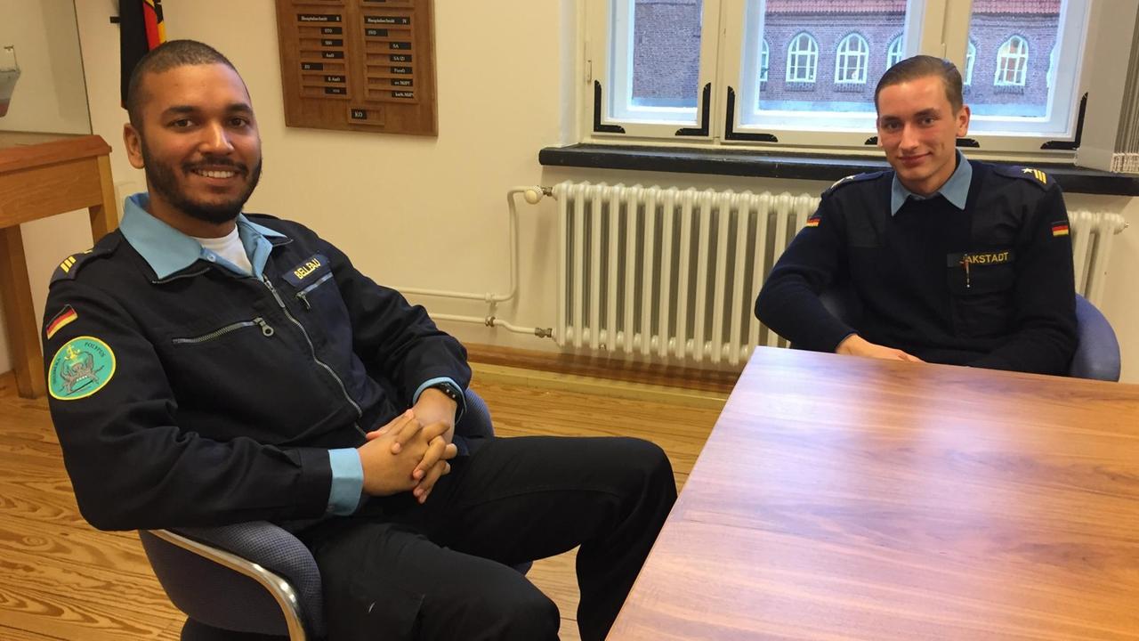 Joel Belleau (links) und Lukas Jakstadt lassen sich an der Marineschule in Mürwik zu Offiizieren ausbilden, 100 Jahre Matrosenaufstand von Johannes Kulms, 1. November 2018