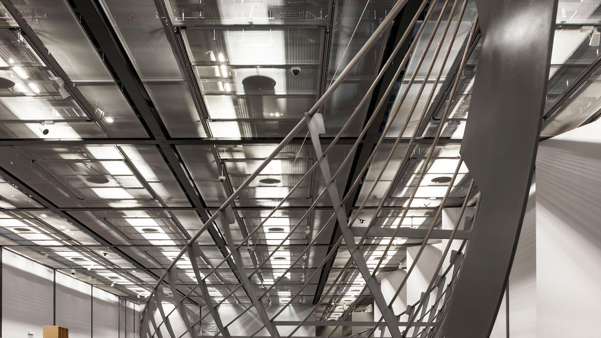 Das Wrack eines 37 Meter langen Kriegsschiffes der Wikinger, das 1997 bei Roskilde in Dänemark entdeckt wurde, ist das Herzstück einer Ausstellung über die Nordmänner in der neuen Sainsbury-Galerie in London.