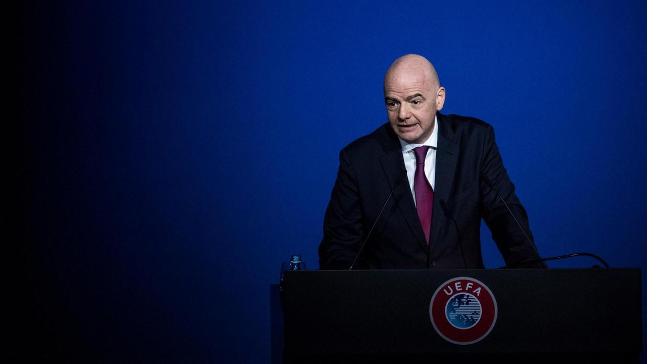 FIFA-President Gianni Infantino hätl beim 44. UEFA-Kongress in Amsterdam eine Rede