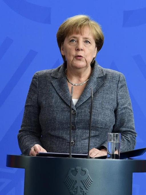 Bundeskanzlerin Angela Merkel äußert sich bei einer Pressekonferenz in Berlin zum Putschversuch in der Türkei.