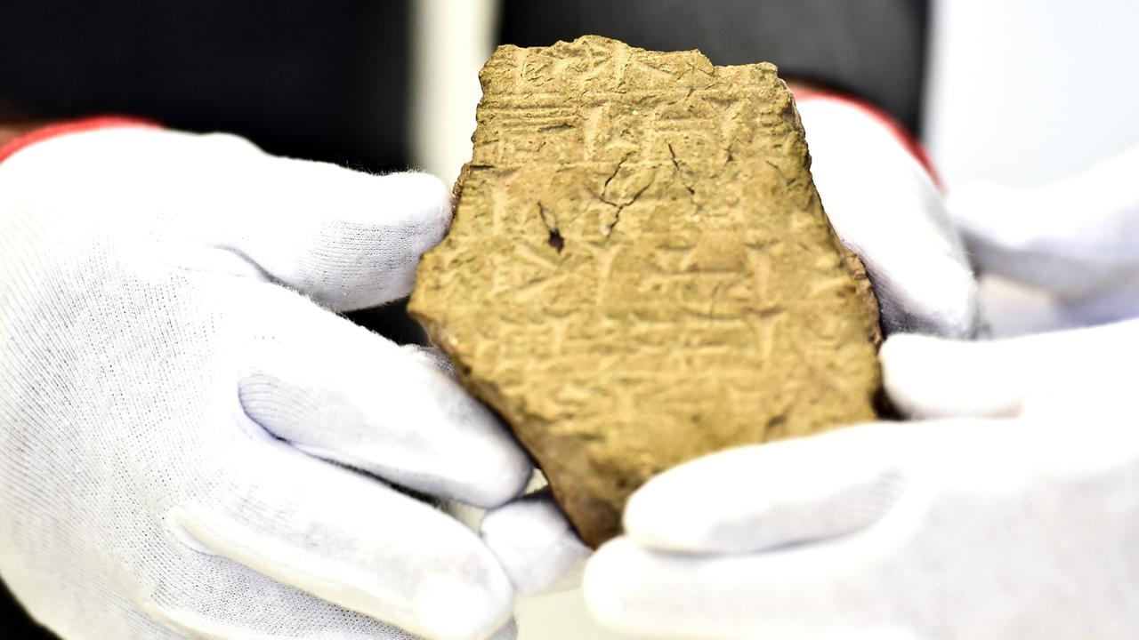 Die auf einen fragmentarischen Tonziegel gestempelte Widmungsinschrift des legendären babylonischen Herrschers war der Stiftung Preußischer Kulturbesitz in einem Päckchen kürzlich anonym zugesandt worden.
