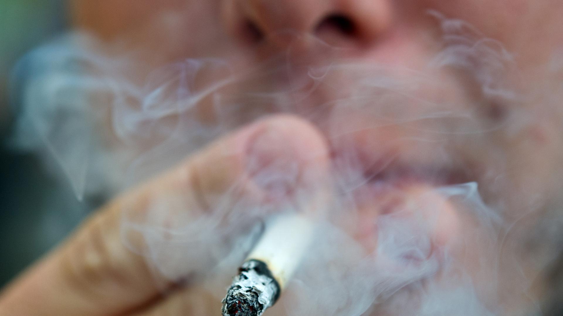Tabak-Konsum - Drogenbeauftragter für härteren Kurs gegen das Rauchen