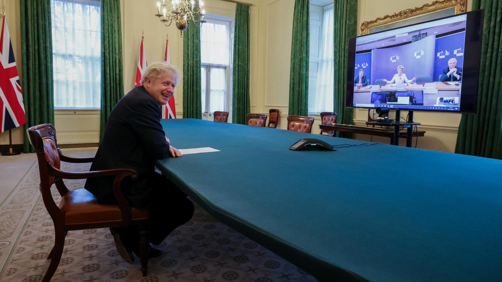 Boris Johnson im Gespräch mit Ursula von der Leyen.