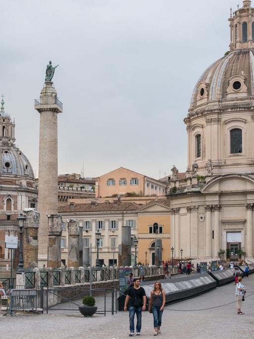 Blick vom Trajansforum auf die Piazza Venezia in Rom