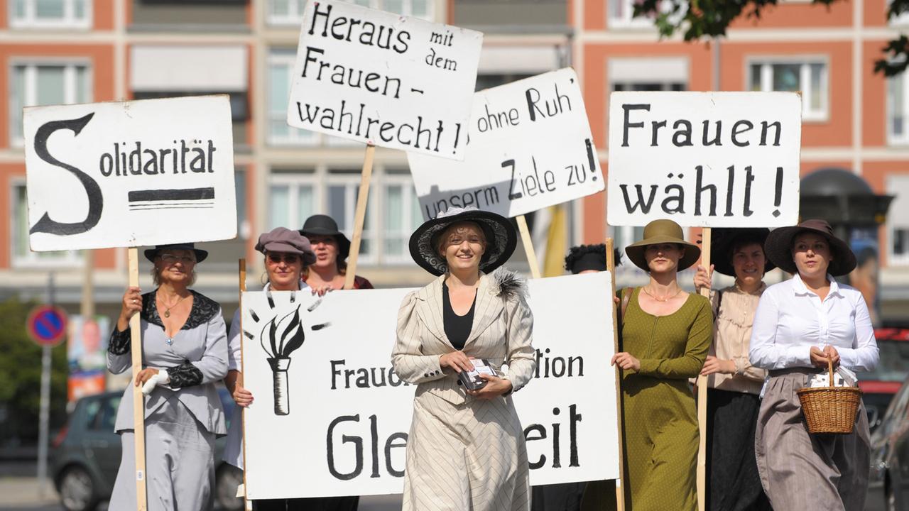 Wann Wurde Das Frauenwahlrecht In Deutschland Eingeführt www.deutschlandfunk.de
