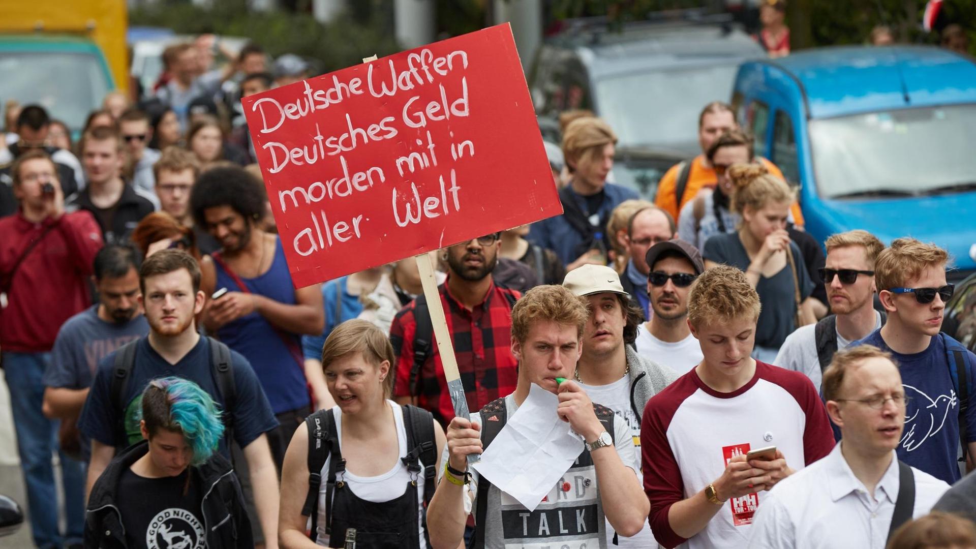 Demonstration gegen Rüstungsexporte in Hamburg.