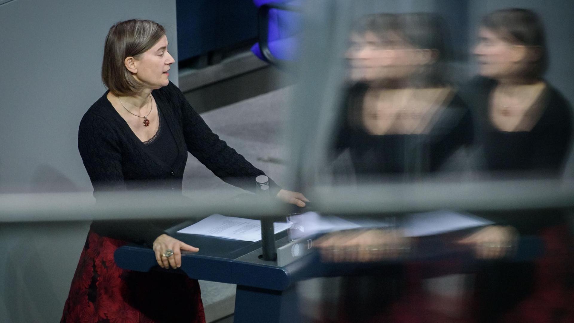 Anke Domscheit-Berg bei einer Rede im Deutschen Bundestag.