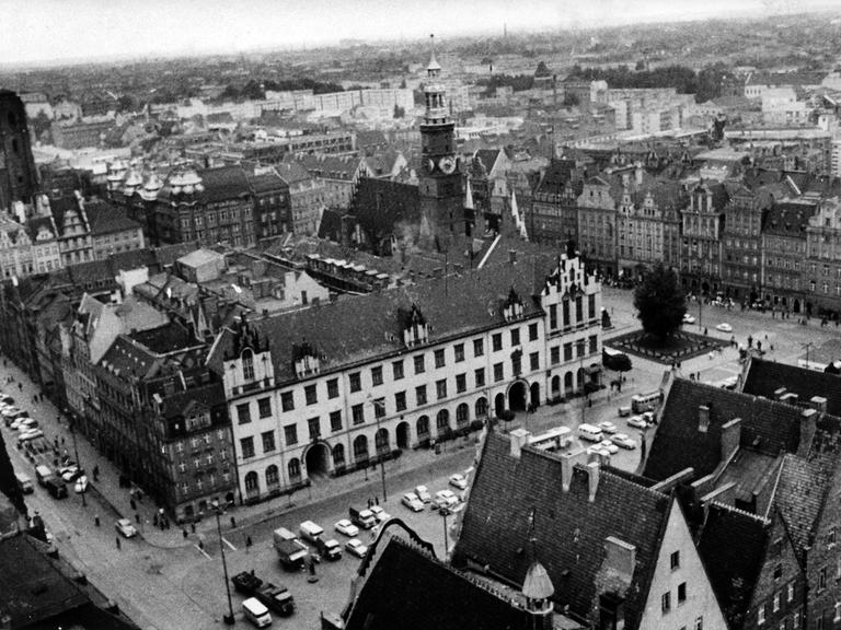 Blick von der Elisabethenkirche auf den mittelalterlichen Marktplatz in Wroclaw (ehemals Breslau) in Polen,