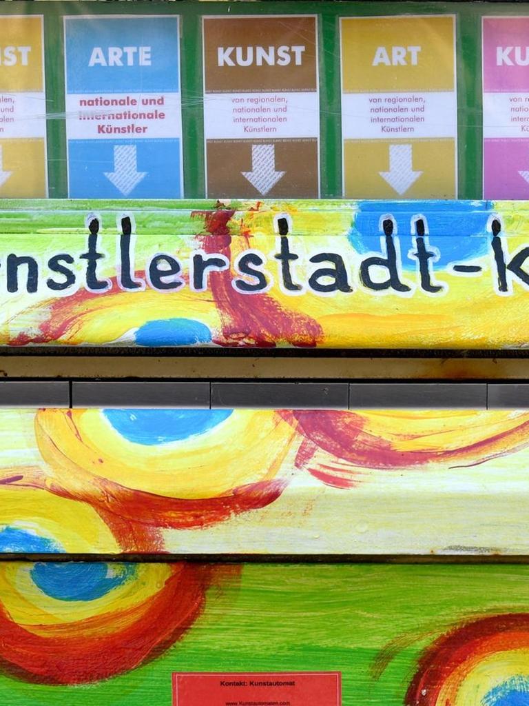 Ein Kunstautomat, aus dem man kleine Arbeiten von Künstlern gegen eine Gebühr ziehen kann.