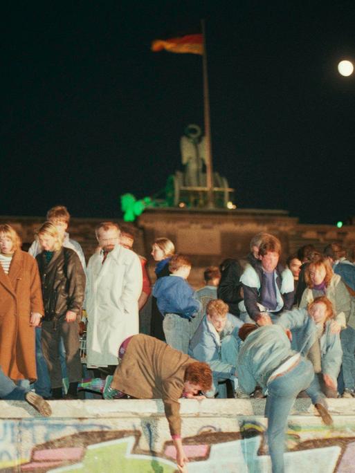 Die Nacht vom 9. auf den 10. November 1989 am Brandenburger Tor.