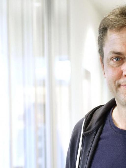 Der Journalist und Autor Lukas Wallraff.