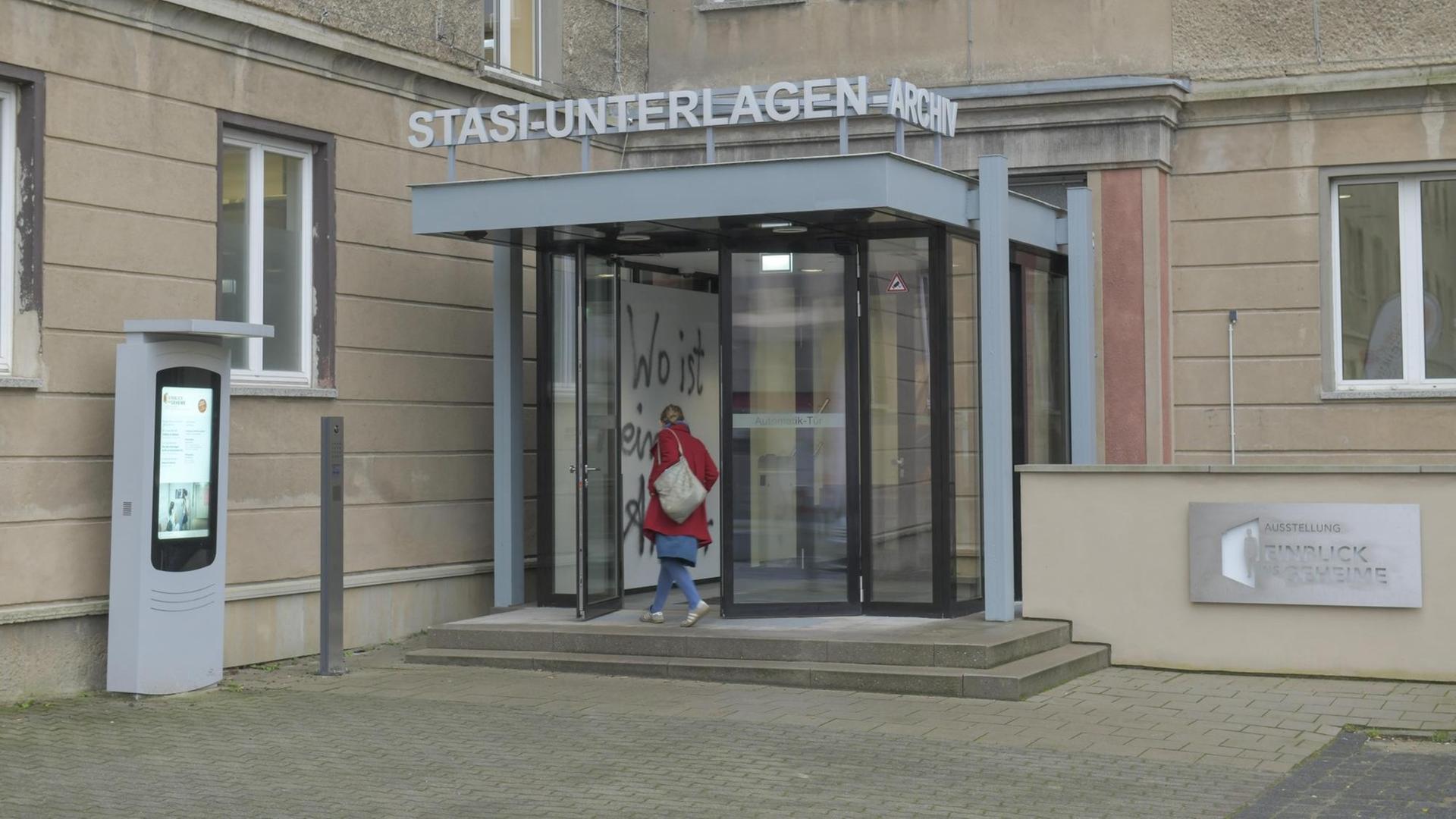 Eingang zum Stasi-Unterlagen-Archiv in Berlin Lichtenberg.