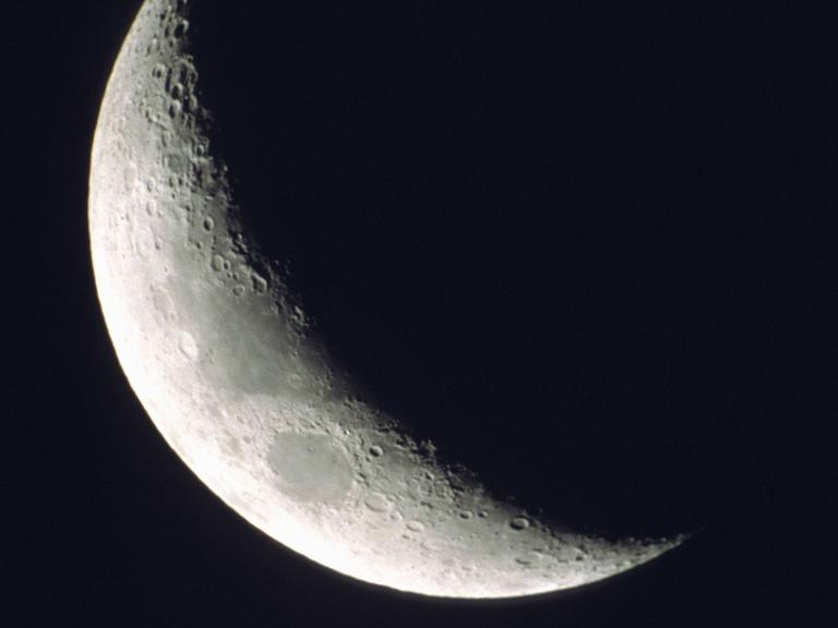 Mondsichel bei Neumond