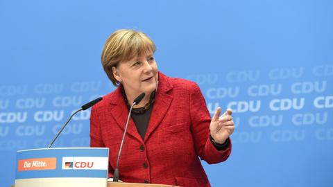 Bundeskanzlerin Angela Merkel (CDU) spricht auf einer Pressekonferenz nach den Landtagswahlen in Baden-Württemberg, Rheinland-Pfalz und Sachsen-Anhalt.