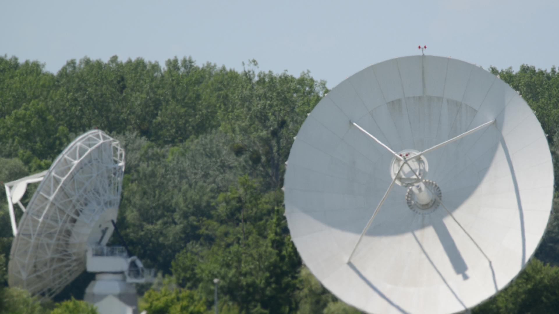 Satellitenschüsseln des Ionosphäreninstituts des Bundesnachrichtendienstens (BND) bei Rheinhausen (Baden-Württemberg)